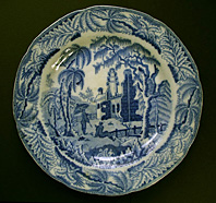 EARLY DAVENPORT CHINOISERIE RUINS PATTERN BLUE AND WHITE PEARLWARE PLATE C.1800