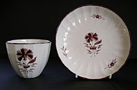 PINXTON ENGLISH PORCELAIN HAND PAINTED TEABOWL AND SAUCER IN RARE CARNATION PATTERN C.1800